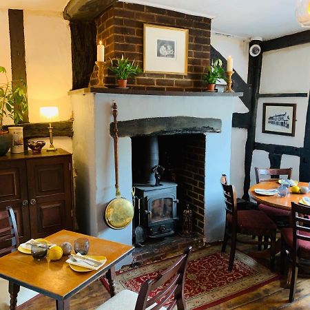 The Swan Inn 米德赫斯特 外观 照片